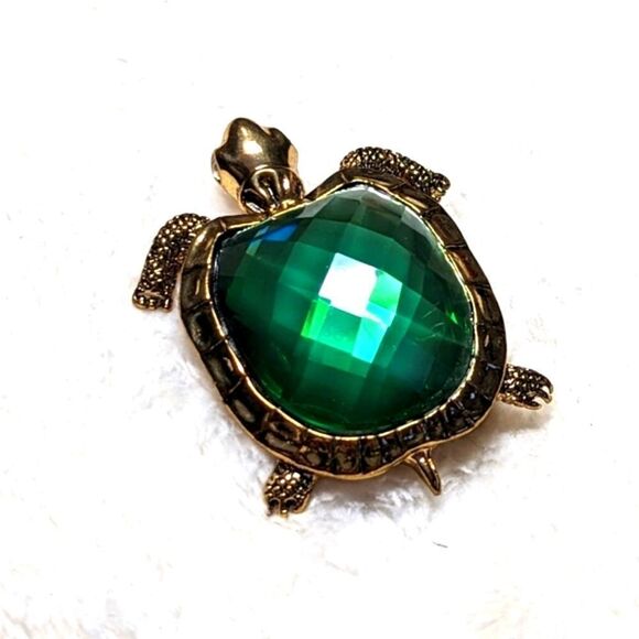 Napier Jewelry - Vintage Napier Goldtone Turtle Brooche Cushion Cut Green Acrylic Cabochon